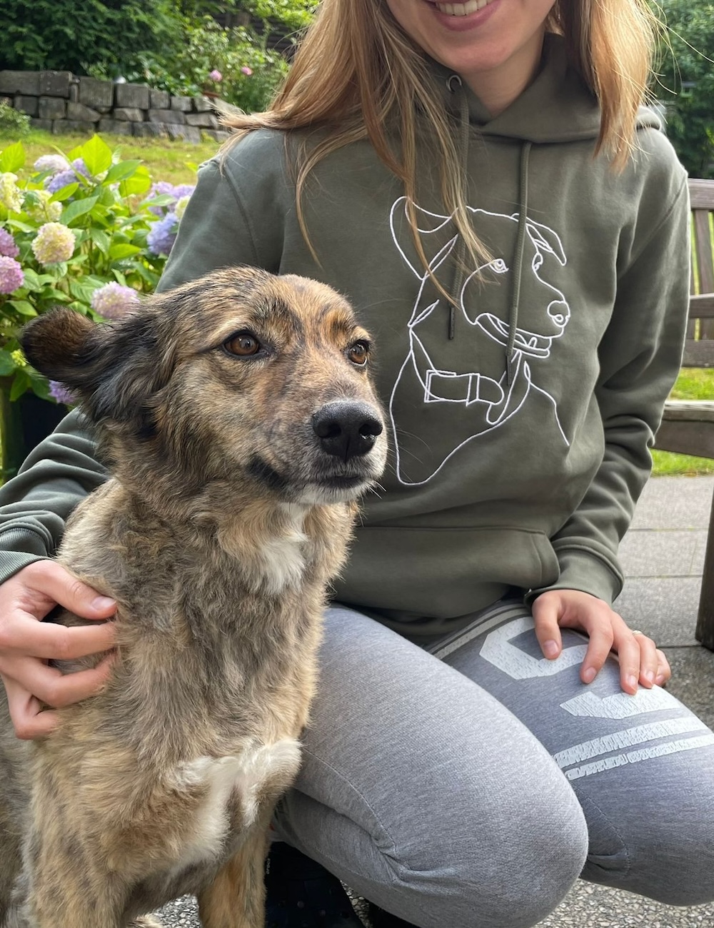 Groene hoodie hond gepersonaliseerd